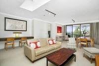 Sunny and Spacious Two Bedroom Apartment - SPF13 - Accommodation Mermaid Beach