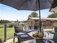 SunRay on Orama - spacious with great views - Australia Accommodation