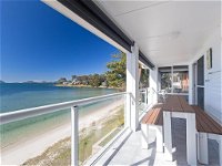 Sunrise Waters' 2/63 Soldiers Point Road - stunning waterfront property - Accommodation Mount Tamborine