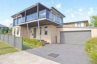 SUNSET WATERS - INLET SIDE - Bundaberg Accommodation