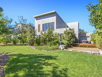 Sunshine Beach House-25 metre walk to the beach