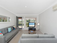 Surf Break - 10A Tuna Downstairs - Accommodation in Surfers Paradise