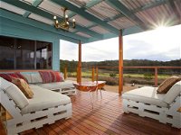 Tea Tree Hollow - 50 percent off third night on weekend - QLD Tourism