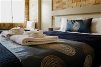 The Australian Hotel Motel - Accommodation Airlie Beach