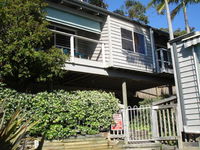 The Beach Hut Avoca Beach NSW - Holiday Great Ocean Road