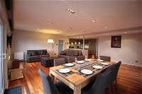 Sunny 3 Bedroom Apartment in Sandy Bay - SA Accommodation