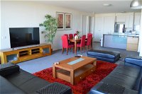 3BR Apartment at Victoria Tower Southbank - Accommodation Airlie Beach