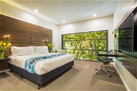 Holiday Inn Melbourne on Flinders - Car Rental