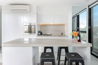 Modern Apartment in the heart of St Kilda - SA Accommodation