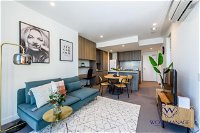 WOW Apartment on Victoria - Accommodation Airlie Beach