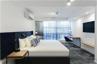 Adina Apartment Hotel Melbourne Northbank - Car Rental