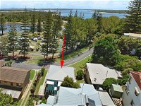 The Blue House - flat walk to river and beach - Accommodation Ballina