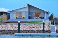 The Carnarvon Luxury Canal Home - Accommodation Newcastle