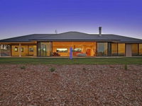The Junction - contemporary meets river country - Inverell Accommodation