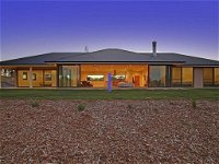 The Junction - contemporary meets river country - Foster Accommodation