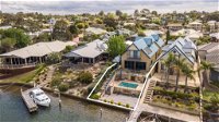 The Loft - Waterfront with Private Pool - Accommodation Rockhampton