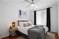 The Neo stylish central apartment with aircon courtyard and Netflix - St Kilda Accommodation