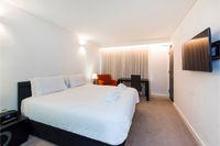 The Nest - Spacious Studio on Newcastle St with Roof Terrace - Tourism Guide