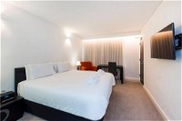 The Nest - Spacious Studio on Newcastle St with Roof Terrace - Accommodation Brisbane
