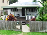 The Red Sparrow - Accommodation Coffs Harbour