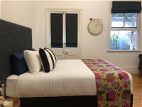 The Residence Stylish Comfort with Fireplace - Accommodation Australia