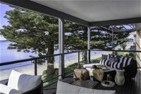 The Seaview - Designer Beachfront House - Surfers Gold Coast