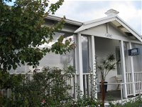 Three Chimneys Bed and Breakfast Boutique Guest House - Redcliffe Tourism