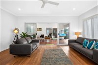 Three-Bed Family Entertainer Near Beach and Cafes - Accommodation in Brisbane