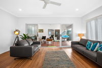 Three-Bed Family Entertainer Near Beach and Cafes - Accommodation Sydney
