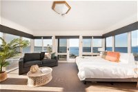Tranquil Waters - with Mesmerising waterviews - Surfers Gold Coast