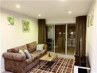Tranquil Relaxing Forrest Style Apartment - Braddon CBD - Casino Accommodation