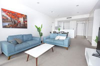 Trendy Self Contained Inner City Apartment - Accommodation Hamilton Island