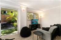 Tropical Townhouse With Two Courtyards and Pool - Accommodation Great Ocean Road