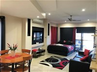 Ultra Modern Private Studio Room - Accommodation Airlie Beach