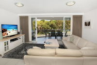 Unit 2 Point Break Apartments 1-3 Point Arkwright Linen Incl - Accommodation in Surfers Paradise