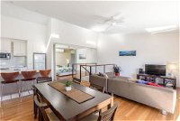 Unit 4 Rainbow Surf - Modern double storey townhouse with large shared pool close to beach and shop - Accommodation Cooktown