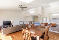 Unit 5 Rainbow Surf - Modern double storey townhouse with large shared pool close to beach and shop - Accommodation Sunshine Coast