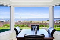 Victor Harbor Beachfront Bliss  WiFi - Accommodation Cairns