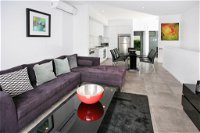 Views from Red Hill - Modern and Spacious Split-Level Executive 3BR Red Hill Apartment Close to CBD - Surfers Gold Coast