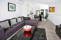 Views from Red Hill - Modern and Spacious Split-Level Executive 3BR Red Hill Apartment Close to CBD - Tourism Guide