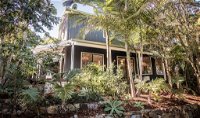 Vintage Inspired Three Bedroom Home- Heated Pool - Darwin Tourism