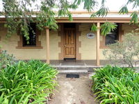 Walnut Cottage - Sunshine Coast Tourism