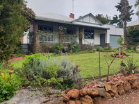 Walnut Cottage - 2 bedroom pet friendly country cottage - Lennox Head Accommodation