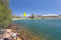 Wanda Waterfront Retreat - beautiful beach house - Lismore Accommodation