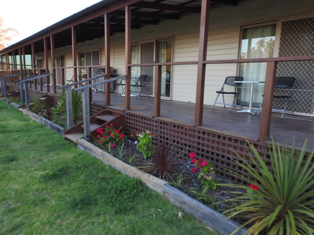 Wilcannia NSW Accommodation Airlie Beach