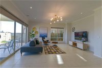 Waterfront Grand Villa for Big Group - Accommodation Brisbane