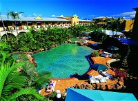 Palm Royale Cairns - Accommodation Airlie Beach
