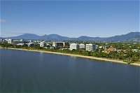 Holiday Inn Cairns Harbourside - Accommodation Airlie Beach