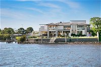 Riverfront Dream - Accommodation Gold Coast
