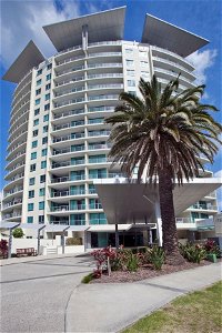 Wings Resort Apartments and 2 Story Penthouses - We Accommodate - Accommodation QLD